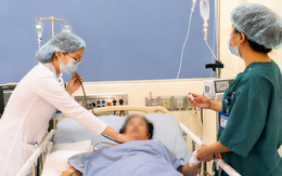 Làm việc giữa nắng sốc nhiệt đến mức bất tỉnh