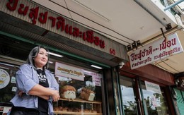 Cửa hàng súng ở Bangkok chuyển sang… bán bánh mì