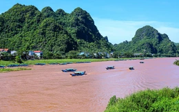Về Phong Nha ngắm sông Son đỏ ngầu, nghe truyền thuyết mối tình gắn liền với tên sông