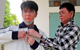 24 tuổi đời tràn ngập đau đớn, nam sinh 'người rắn' dũng cảm bước vào đại học