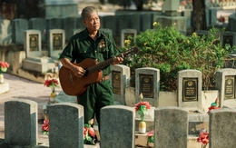 Ông Thời ‘Nghỉ hè sợ nghỉ hưu’: ‘Chỉ sợ lớp trẻ không biết tụi ông nằm xuống vì điều gì’