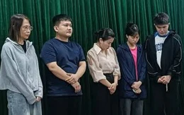Bắt 5 người giả bác sĩ, 'dọa' khách bệnh nặng để chiếm đoạt hàng tỉ đồng