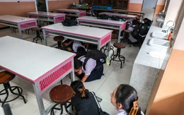 Trường học Thái Lan đồng loạt diễn tập chống xả súng, kiểm tra ba lô học sinh