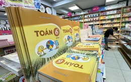 Phụ huynh 'sập bẫy' sách giáo khoa giả mua online, mua trên sàn giá tăng gấp đôi