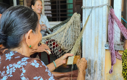 Giữ nghề đan võng gần trăm năm ở Quảng Ngãi