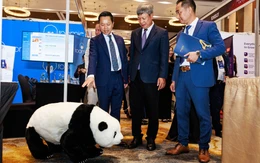 Diễn đàn công nghệ du lịch lớn nhất Việt Nam tràn ngập thiết bị AI, robot thế hệ mới