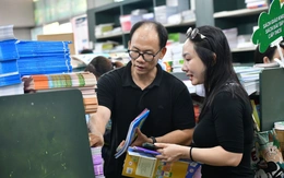 Phụ huynh 'săn' sách giáo khoa, nhà xuất bản nói sẽ in bổ sung 9 triệu bản từ 25-8