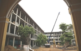 Trường học giữa trung tâm Đà Nẵng trễ hẹn, học sinh đi học nhờ