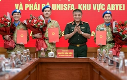 Trao quyết định của Chủ tịch nước, quyết định của Bộ trưởng Bộ Quốc phòng cho 3 sĩ quan đi làm nhiệm vụ gìn giữ hòa bình Liên hợp quốc
