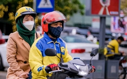 Làm gì để người chạy xe công nghệ, bán vé số, thợ xây có lương hưu?