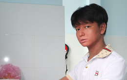 Nam sinh ‘người rắn’ dũng cảm bước vào đại học ở tuổi 24