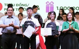 Thưởng 129 HS giỏi tỉnh và quốc gia vươn lên từ bao mái nhà tan tành trong bão lũ 2025