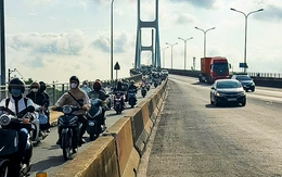 Cầu Phú Mỹ đã gắn lại dải phân cách bê tông, xe máy đỡ lo khi đổ dốc