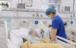 Người cao tuổi có bệnh mạn tính: Đừng xem nhẹ những cơn chóng mặt, yếu tay chân