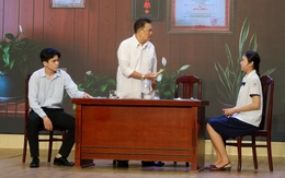 Diễn viên Hữu Nghĩa diễn tiểu phẩm về thuốc lá điện tử để truyền thông phòng chống ma túy