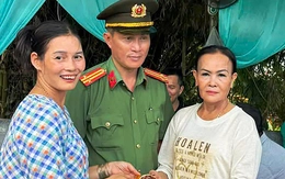Du khách làm rơi lắc vàng ở lễ hội điện Huệ Nam, công an hỗ trợ tìm lại