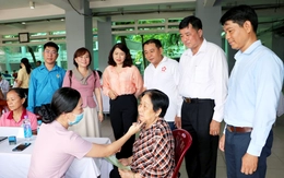 Phường Phú Định tăng tốc 20 ngày đêm, đưa điểm khám sức khỏe đến tận khu dân cư, nhà trọ