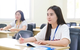 Tan ca không vội nghỉ, công nhân học tiếng Hàn, tiếng Trung, đầu tư cho tương lai