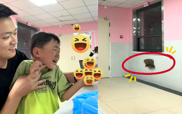 Thanh niên dắt con đi tiêm ngừa nhưng bị dân tình trêu 'yếu nghề'