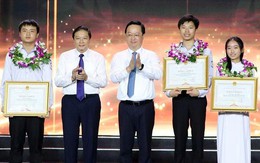 Nghệ An dành hơn 3 tỉ đồng khen học sinh giỏi, có em nhận hơn 200 triệu