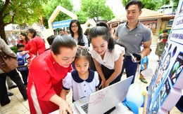 Học sinh lớp 1 ngỡ ngàng với cách đón tiếp ấn tượng của nhà trường