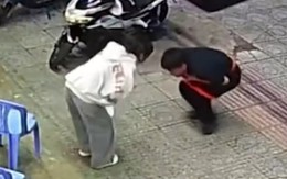 Chủ tiệm dặn nhân viên thấy khách về phải chào và cái kết