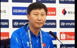 HLV Kim Sang Sik: Có lẽ tôi phải tắt điện thoại từ bây giờ