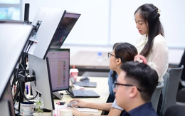 Các ngân hàng bất ngờ lãi lớn từ dịch vụ, khối tư nhân áp đảo khối Nhà nước