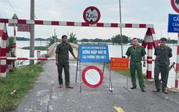 Hà Nội cấm nhiều tuyến đường vì ngập sâu do nước lũ các sông dâng cao, các xe di chuyển ra sao?