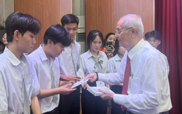 Vĩnh Long trao 622 suất học bổng cho học sinh, sinh viên vượt khó học giỏi