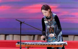 Bảo Ngọc chơi đàn đá, đọc rap tại Miss World 2026
