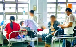 Vụ 150 người ngộ độc sau ăn bánh mì ở Gia Lai: 2 cha con chủ tiệm cũng đi cấp cứu, chưa rõ nguyên nhân