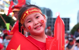 TP.HCM rực sắc đỏ, người hâm mộ sẵn sàng ‘cháy’ cùng đội tuyển