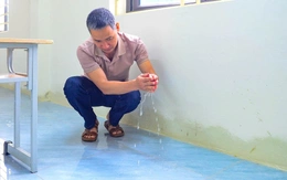 Trường học vừa đưa vào sử dụng 8 tháng đã ngấm nước, nứt tường