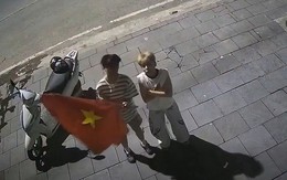 Thanh niên trả lại cờ sau khi 'đi bão' ASEAN Cup thế nào mà netizen khen 'ngoan'?