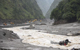 Trung Quốc nối lại cứu hộ thảm họa lũ quét ở biên giới với Nepal