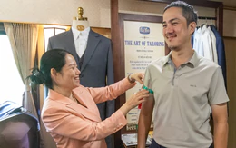 Xem phim, may đo veston, thuê áo dài cổ phục trên tàu du lịch Huế - Phong Nha