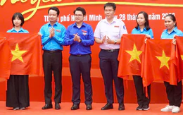 Tuổi trẻ TP.HCM chào cờ và khởi động hành trình 'Tôi yêu Tổ quốc tôi' tại công viên Lê Thị Riêng