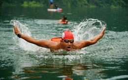 ‘Dị nhân’ bơi 60km xuyên đêm từ Hòa Bình về Hà Nội