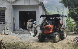 Mời người liên quan vụ cát tặc hoành hành sông Trà Bồng làm việc
