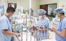 Bé 21 tháng tuổi tử vong sau một cú vặn tay ga xe máy điện