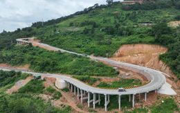 Ngắm cầu cạn ‘phá thế’ cua gắt trên đèo Đại Ninh