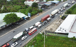 Flycam người dân miền Tây về quê nghỉ lễ, ùn ứ tại ngã tư Đồng Tâm 