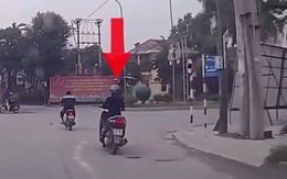 Nữ ninja gặp nạn vì chạy xe máy kiểu 'dương đông kích tây'