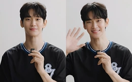 Kim Soo Hyun chào khán giả sau 1 năm 4 tháng vắng bóng