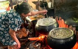 Bún bò bà Bê nấu củi hơn 60 năm, đến Huế mà chưa ghé thì quá thiệt thòi