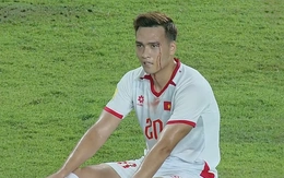 Bùi Hoàng Việt Anh đổ máu trong trận Indonesia - Việt Nam