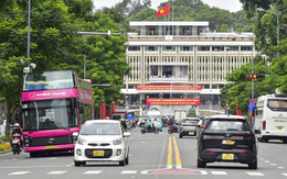 Đường sá TP.HCM cũng được... nghỉ lễ 2-9, những vòng xoay thong thả, xe qua cầu 'êm ru'