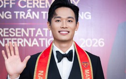 Nam vương Tiến Dũng mang áo dài ngũ thân thi Manhunt International 2026