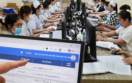 Cuộc đua nhập liệu âm thầm phía sau những buổi khám sức khỏe toàn dân